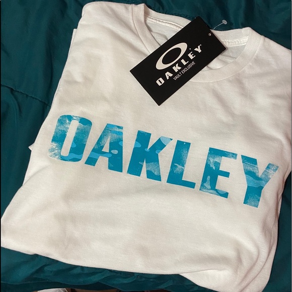 Oakley Tee - Picture 1 of 1